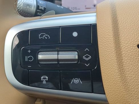 Used 2025 Genesis G80 2.5T image 25