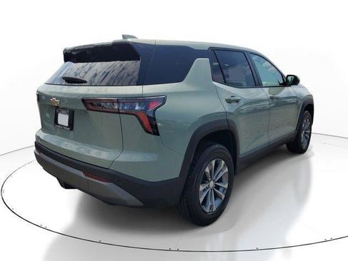 Used 2026 Chevrolet Equinox LT w/ Convenience Package II FWD image 3