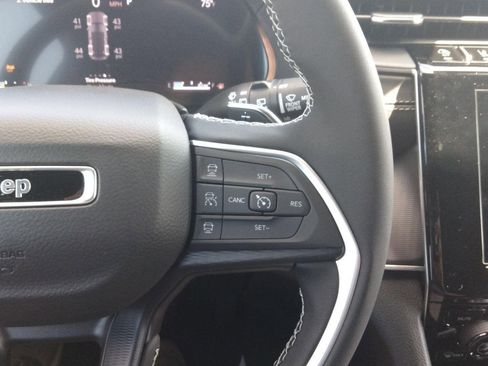 New 2025 Jeep Grand Cherokee Altitude image 20