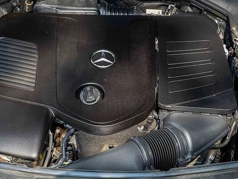 Used 2025 Mercedes-Benz C 300 4MATIC Sedan image 28