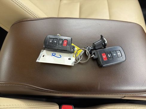 Used 2015 Toyota Avalon XLE Touring image 35