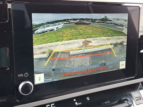 Used 2025 Toyota Tundra SR5 AWD/4WD image 17