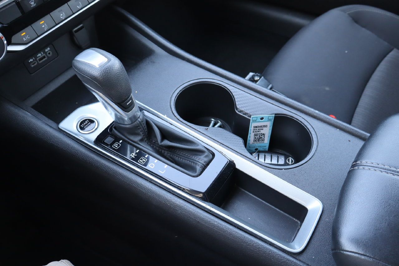 Used 2025 Nissan Altima 2.5 SV FWD image 24