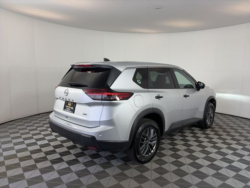 Used 2024 Nissan Rogue S AWD/4WD image 10