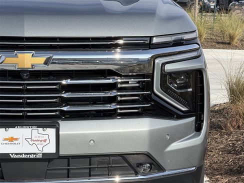 New 2026 Chevrolet Suburban Premier image 9