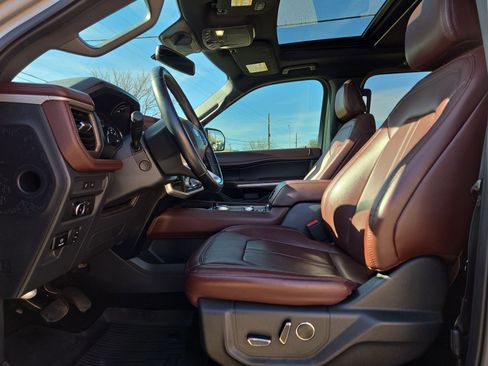 Used 2022 Ford Expedition Limited image 16