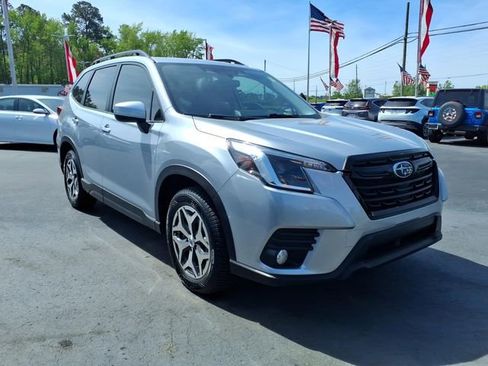 Used 2022 Subaru Forester Premium AWD/4WD image 1