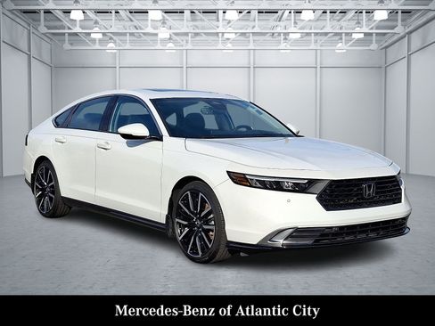 Used 2023 Honda Accord Touring image 1