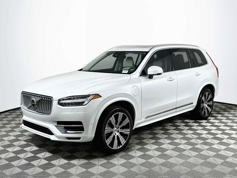 Used 2025 Volvo XC90 T8 Ultra w/ Protection Package Premier AWD/4WD image 3