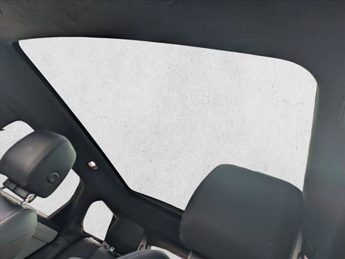 Certified 2022 Land Rover Range Rover Evoque R-Dynamic SE image 16