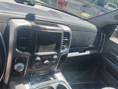 Used 2017 RAM 1500 Laramie w/ Convenience Group AWD/4WD image 8