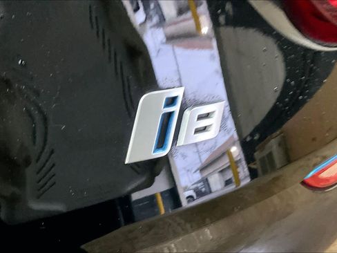 Used 2019 BMW i8 image 11