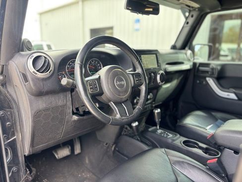 Used 2014 Jeep Wrangler Unlimited Sahara w/ Max Tow Package AWD/4WD image 8