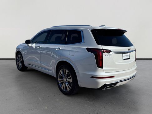 Used 2023 Cadillac XT6 Premium Luxury w/ Technology Package image 3