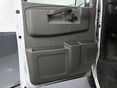 Used 2017 Chevrolet Express 3500 LT w/ LT Preferred Equipment Group image 19