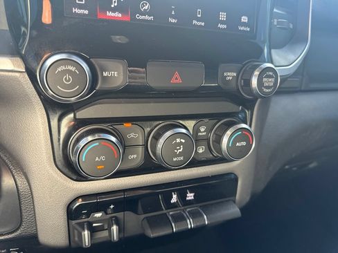 Used 2022 RAM 1500 Big Horn AWD/4WD image 14
