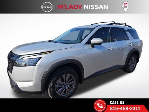 Used 2023 Nissan Pathfinder SV w/ SV Premium Package image 3