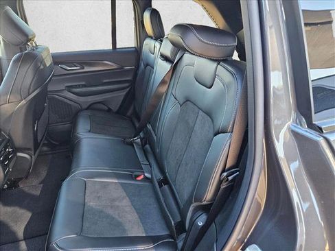 New 2025 Jeep Grand Cherokee Altitude image 12