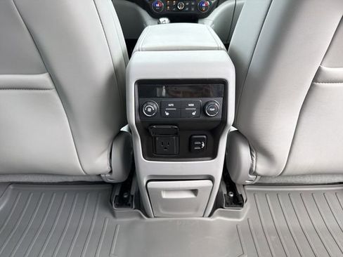 Used 2018 GMC Acadia SLT FWD image 21