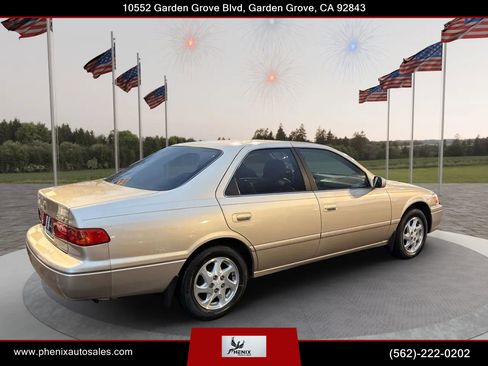 Used 2000 Toyota Camry CE image 10