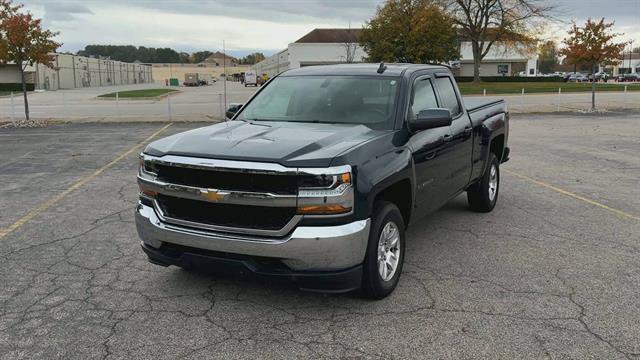 Used 2018 Chevrolet Silverado 1500 LT AWD/4WD image 3
