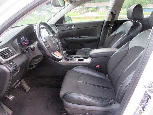 Used 2019 Kia Optima S FWD image 4