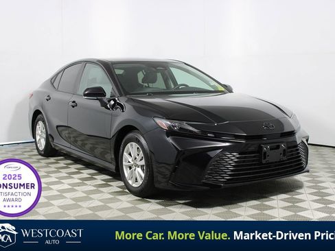 Used 2025 Toyota Camry LE w/ Convenience Package FWD image 1