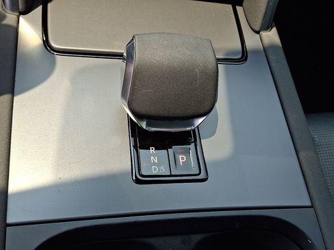 Certified 2025 Land Rover Discovery Sport Dynamic SE image 15