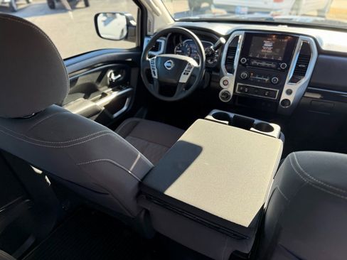 Used 2021 Nissan Titan SV image 12
