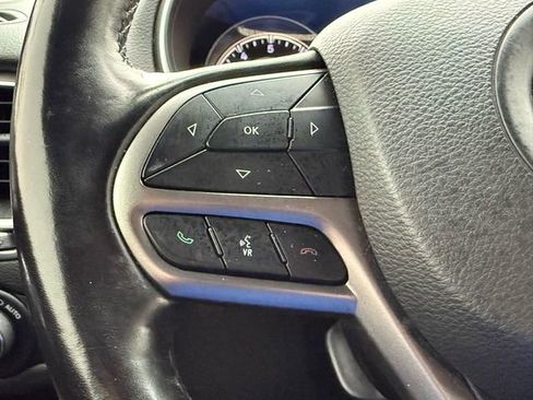 Used 2020 Jeep Cherokee Latitude w/ Cold Weather Group image 22