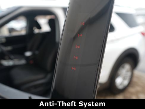 Used 2020 Ford Explorer XLT image 32