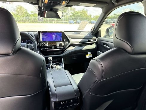 Certified 2026 Toyota Highlander XSE AWD/4WD image 23