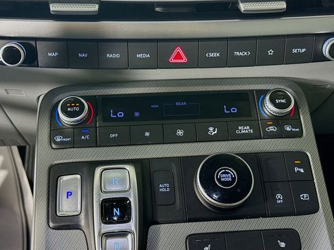 Used 2025 Hyundai Palisade SEL FWD image 17