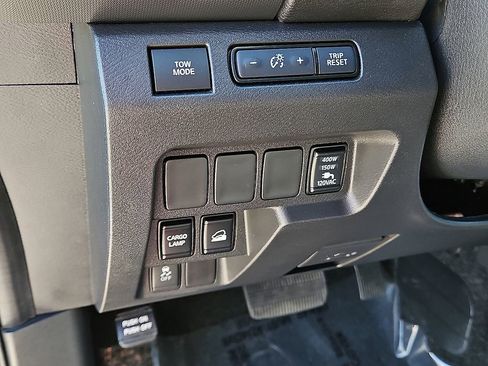 Used 2024 Nissan Frontier SL AWD/4WD image 17