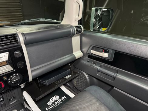 Used 2007 Toyota FJ Cruiser 4WD image 38