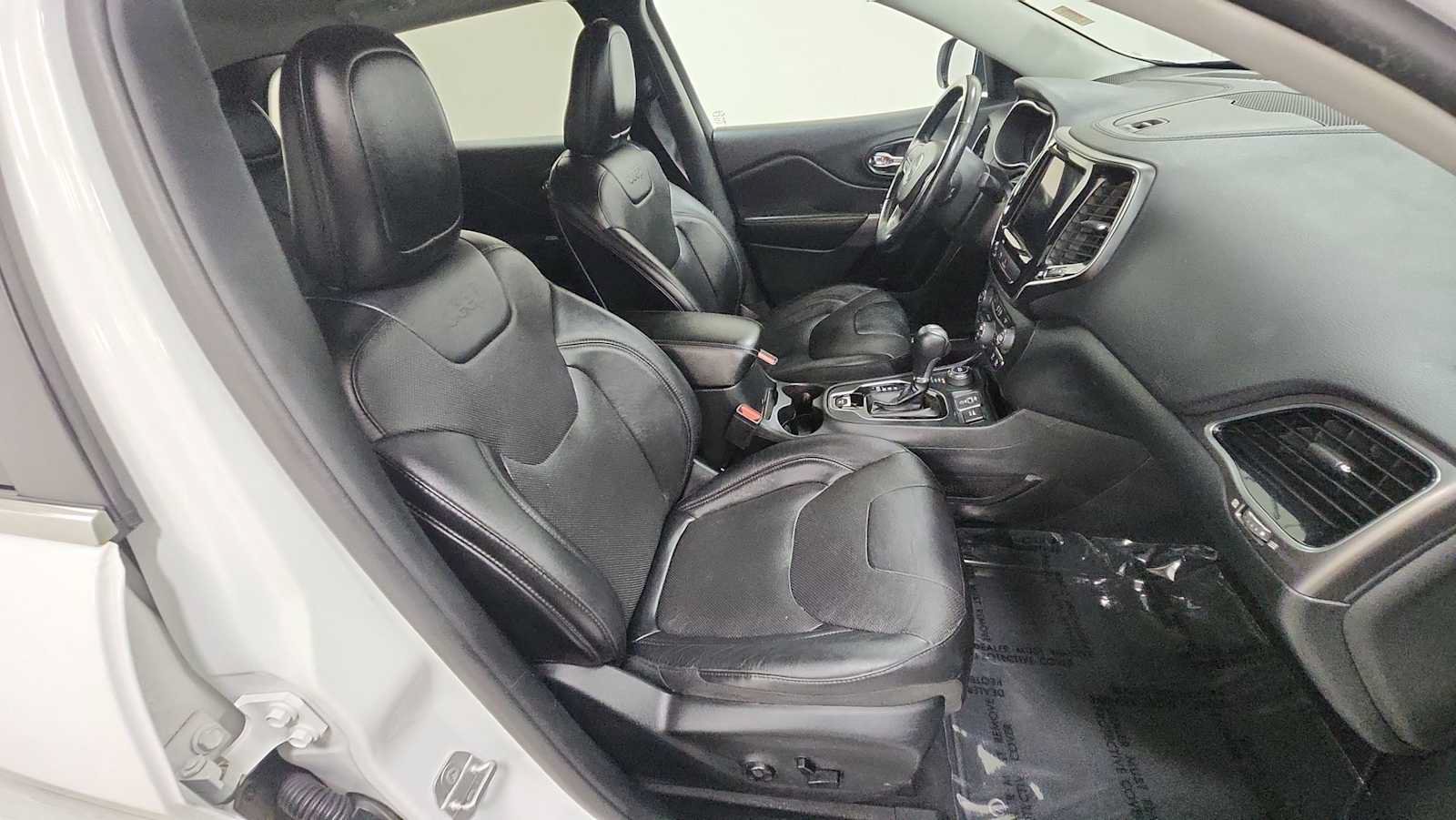 Used 2020 Jeep Cherokee Limited AWD/4WD image 28