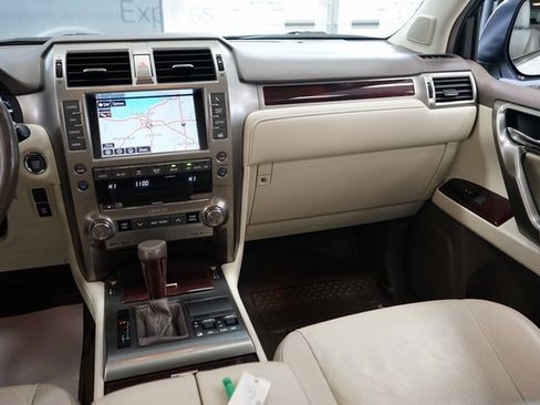 Used 2017 Lexus GX 460 image 12