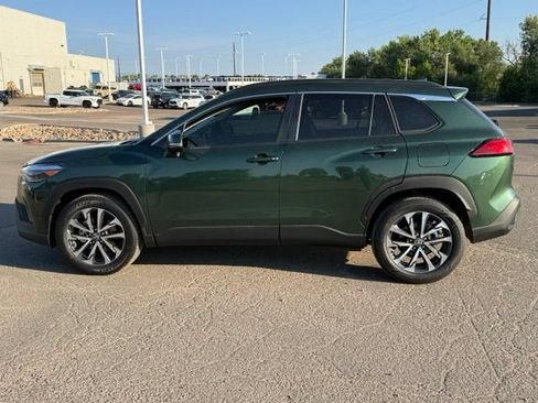 Used 2024 Toyota Corolla Cross XLE w/ Convenience Package AWD/4WD image 2