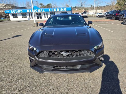 Used 2022 Ford Mustang Coupe image 2