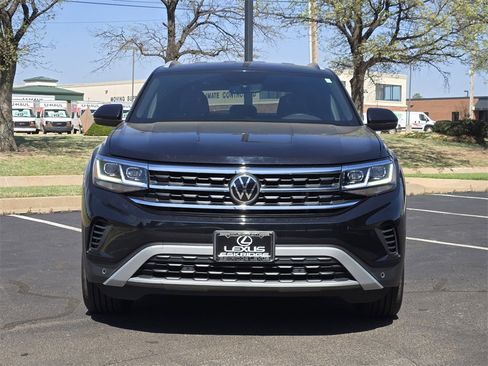 Used 2022 Volkswagen Atlas Cross Sport SE image 2