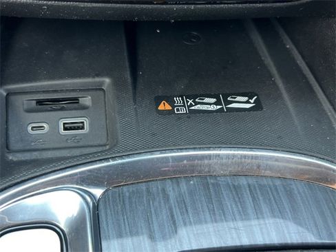 Used 2023 Buick Enclave Essence image 25