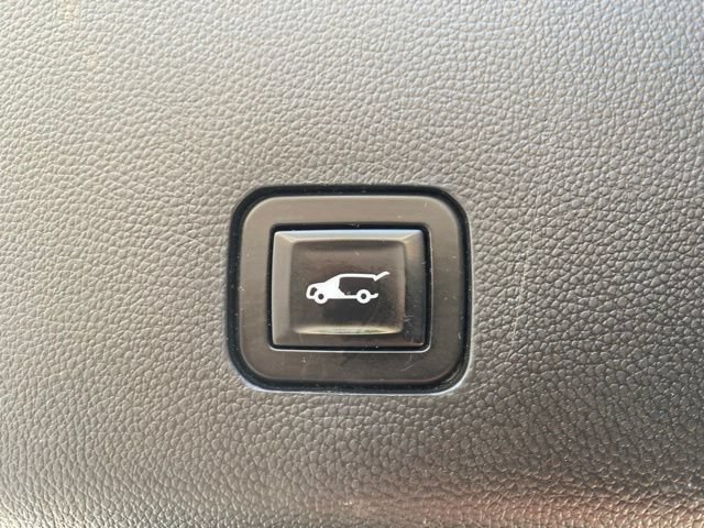 Used 2018 Chevrolet Traverse LT w/ LPO, 'HIT The Road' Package FWD image 39