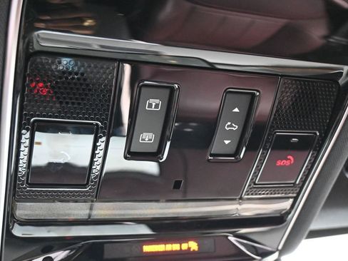 Used 2025 Land Rover Range Rover Sport Dynamic SE AWD/4WD image 22