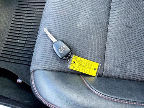 Used 2016 Toyota Camry SE FWD image 32
