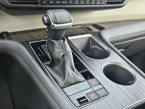 Used 2021 Toyota Sienna Limited image 33