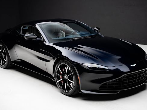 Used 2023 Aston Martin V8 Vantage Coupe RWD image 38