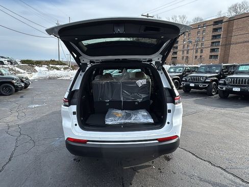 New 2026 Jeep Grand Cherokee L Limited image 8