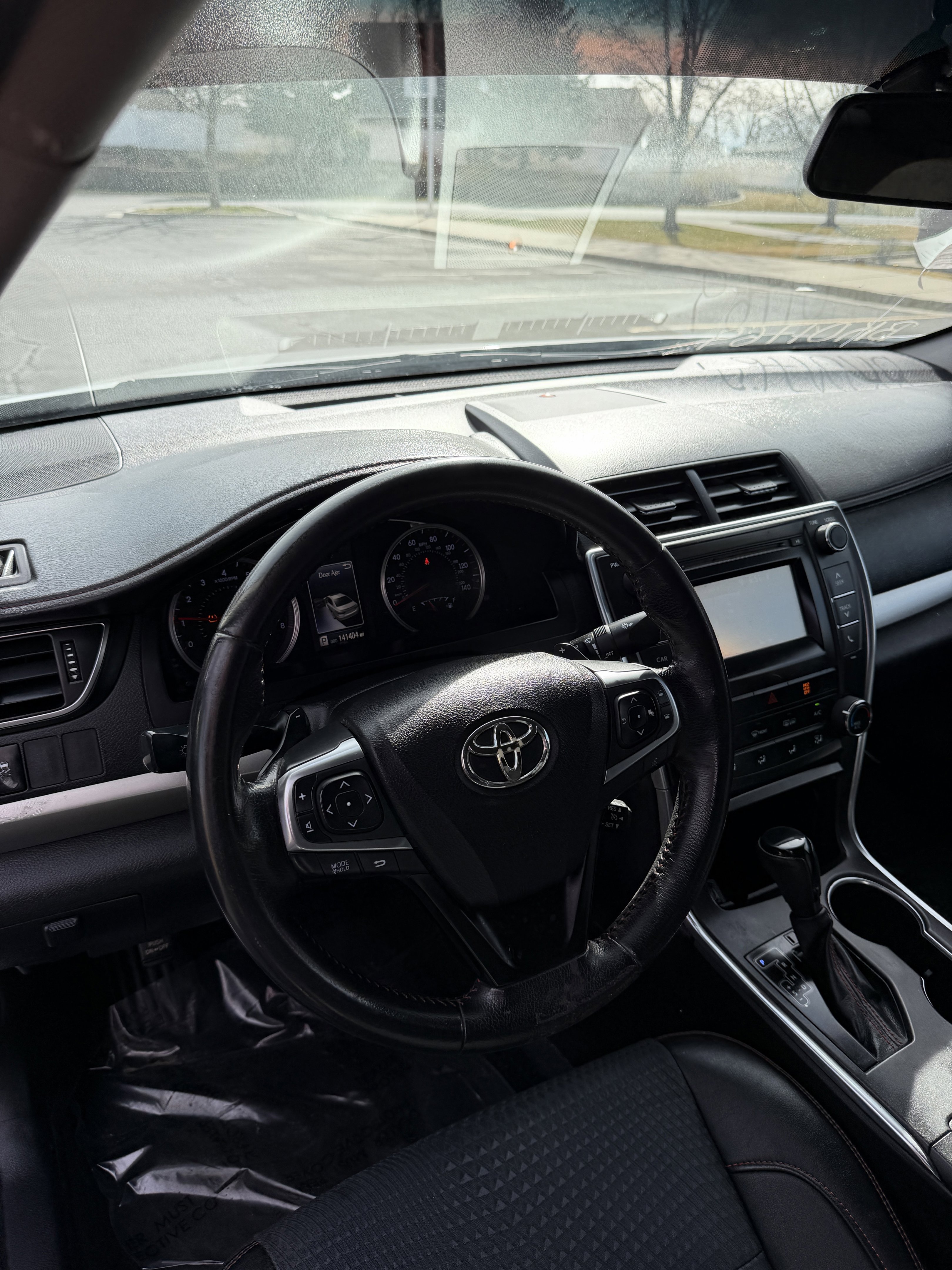 Used 2015 Toyota Camry SE FWD image 11