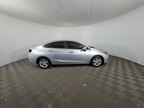 Used 2017 Chevrolet Cruze LT image 29