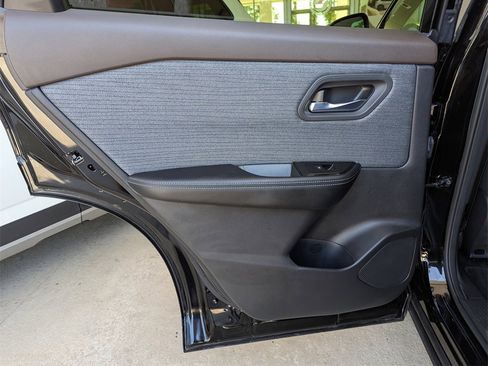 Used 2023 Nissan Rogue SV image 28